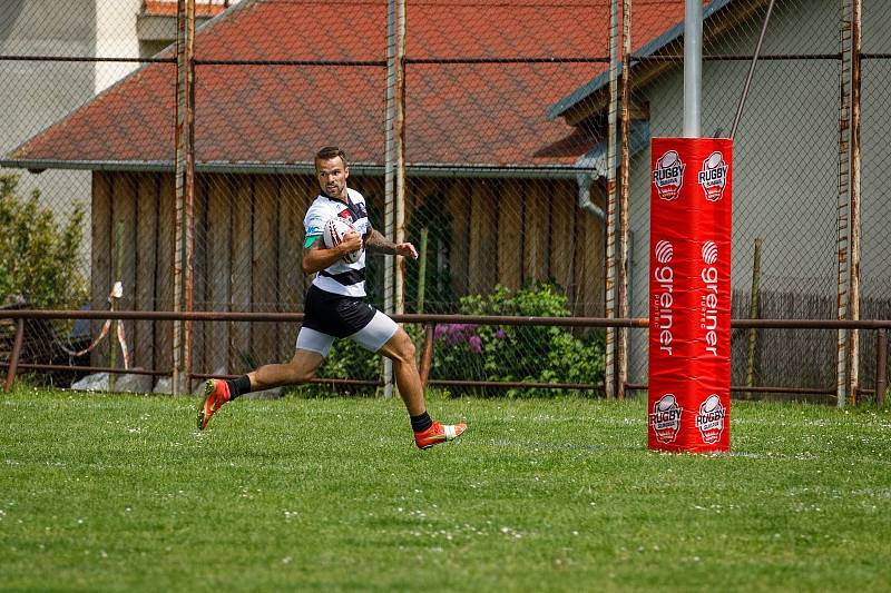 Rugby Šumava Nýrsko/RC České Budějovice (černobílé dresy) - RC Havířov 47:32.