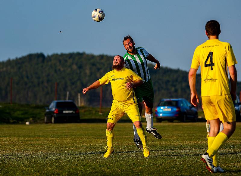 15. kolo III. třídy: FK Budětice 2012 (žlutí) - SK Velhartice 2:0.