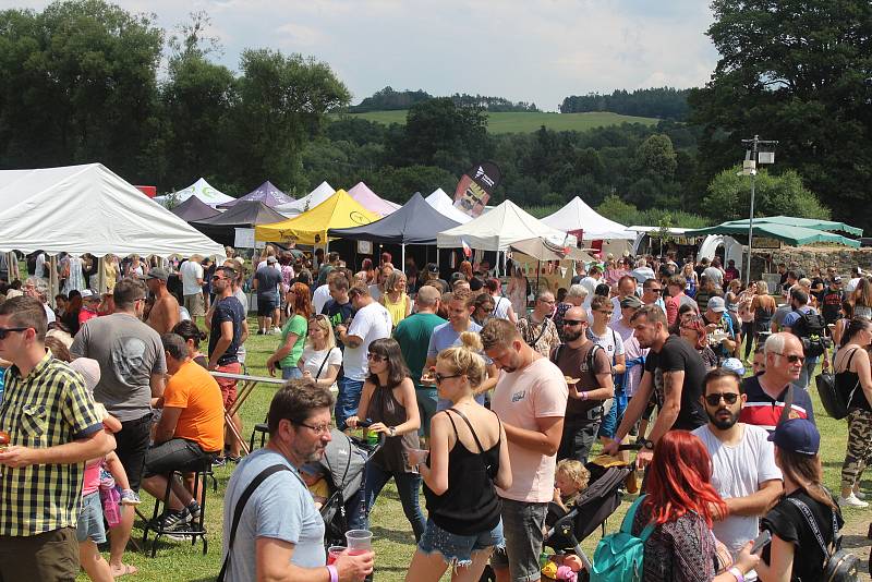 Street food festival na hradě ve Švihově.