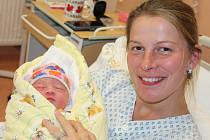 Sára Lovasová z Kašperských Hor se narodila v klatovské porodnici 6. října ve 2:26 hodin. Maminka Eva a tatínek Igor věděli dopředu, že jejich prvorozeným miminkem s mírami 3200 g, 51 cm bude holčička.