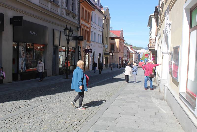 Obchody a centrum města po pondělním rozvolnění v Klatovech.