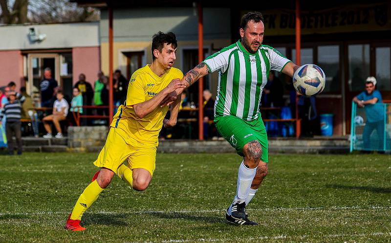 15. kolo III. třídy: FK Budětice 2012 (žlutí) - SK Velhartice 2:0.