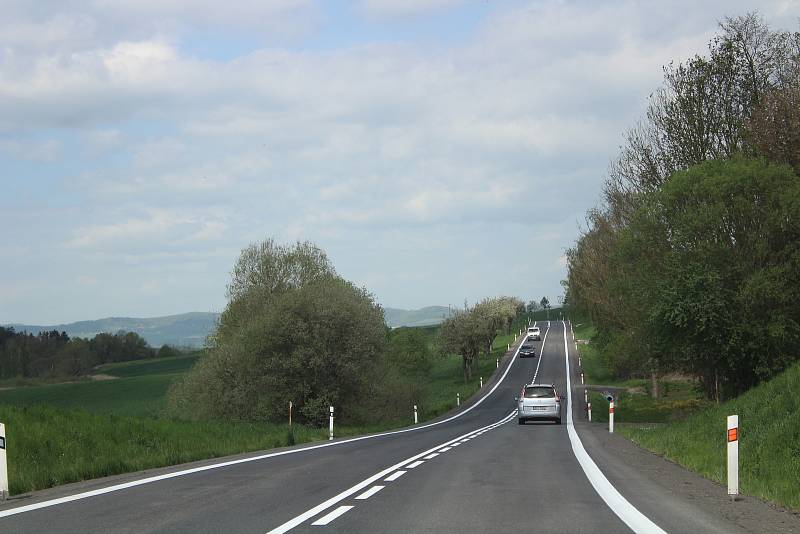 Nová silnice z Mochtína do Sobětic.