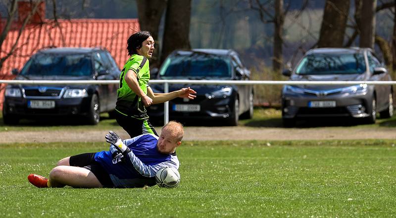 17. kolo III. třídy: Sokol Hartmanice (žlutočerní) - Železná Ruda 3:1.