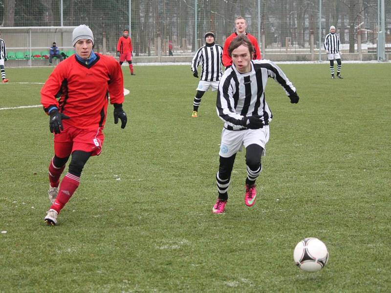 Zimní turnaj v Sušici: Nýrsko (v pruhovaném) - Luby 2:0.