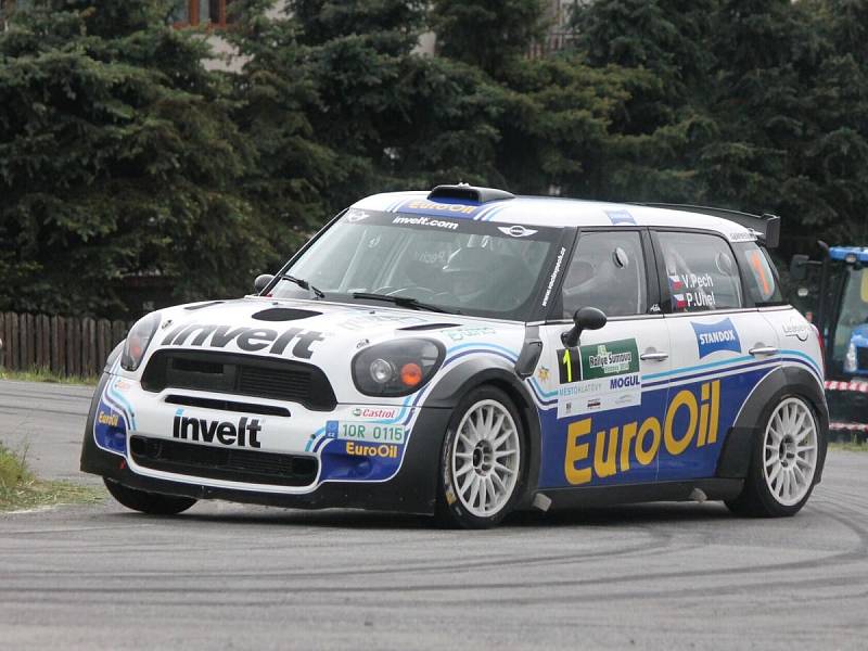 Jako první absolvovaly posádky 49. Rallye Šumava Klatovy tradiční Klatovský okruh.