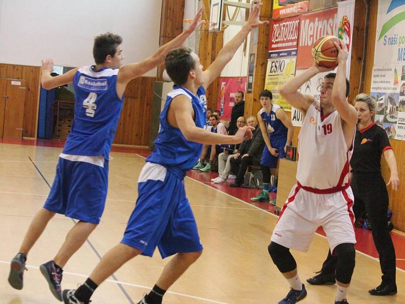 Druhá liga mužů: BK Klatovy (bílé dresy) - Basketbal Jiskra Domažlice 77:73