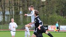 Zápas Fortuna divize skupiny A TJ Sušice (bílí) vs. MFK Dobříš. Výsledek 1:3.