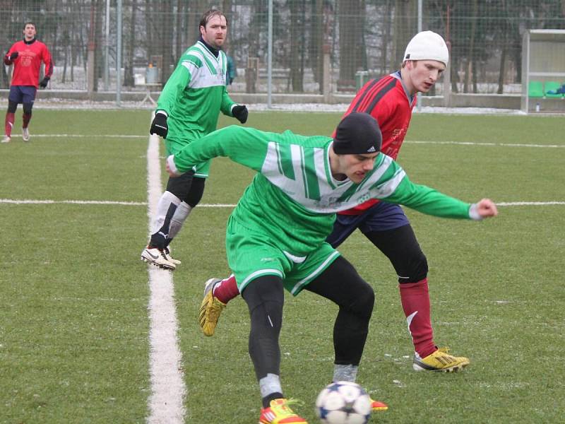 Zimní turnaj v Sušici: Mochtín (v červeném) - Strážov 3:0.