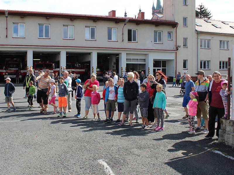 V prvním prázdninovém dni uspořádali hasiči klatovského územního odboru Hasičského záchranného sboru Plzeňského kraje ve své stanici den otevřených dveří