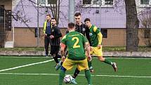 Krajský přebor (18. kolo): TJ START Tlumačov - FK Okula Nýrsko (na snímku fotbalisté v černých dresech) 2:2 (2:0).