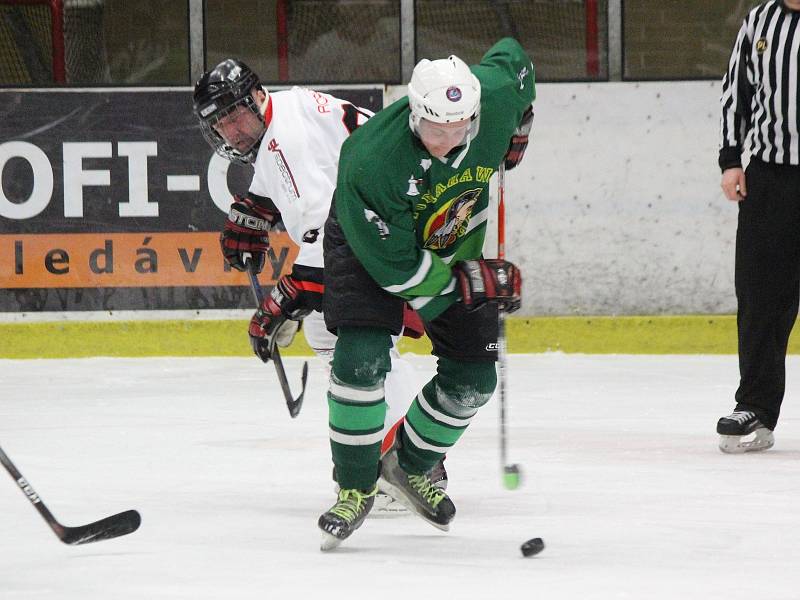 Šumavská liga amatérského hokeje 2017/2018: Tango (bílé dresy) - Tomahawks 2:4