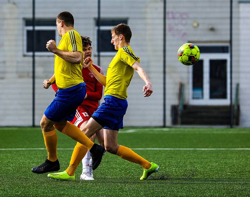 FORTUNA divize A (17. kolo): SK Petřín Plzeň - SENCO Doubravka (žlutí) 0:3.