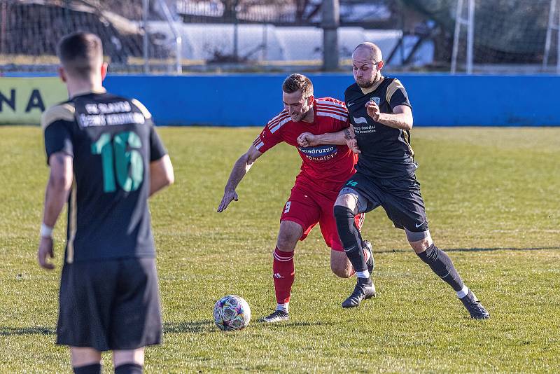 FORTUNA divize A (18. kolo): SK Klatovy 1898 (na snímku fotbalisté v červených dresech) - FK Slavoj Český Krumlov 0:2 (0:1).