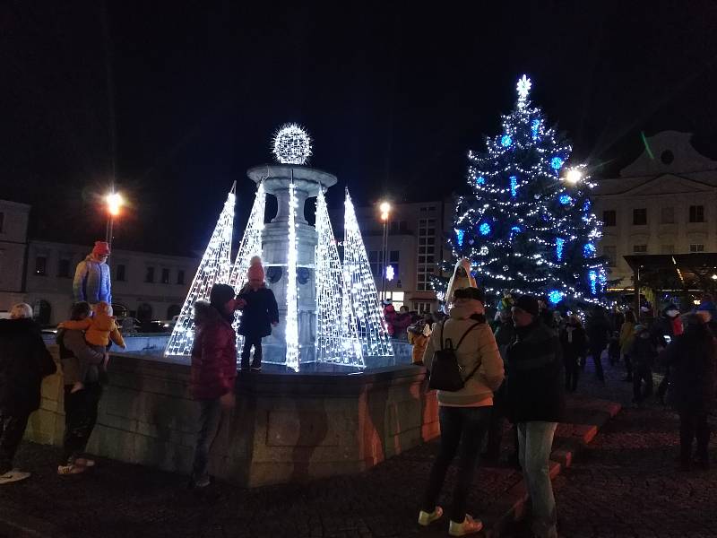 Rozsvícení vánočního stromu v Klatovech a výzdoba centra.