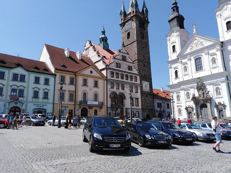 Sraz vozů značky Mercedes v Klatovech.