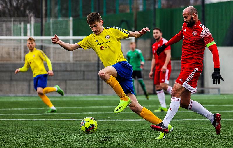 FORTUNA divize A (17. kolo): SK Petřín Plzeň - SENCO Doubravka (žlutí) 0:3.