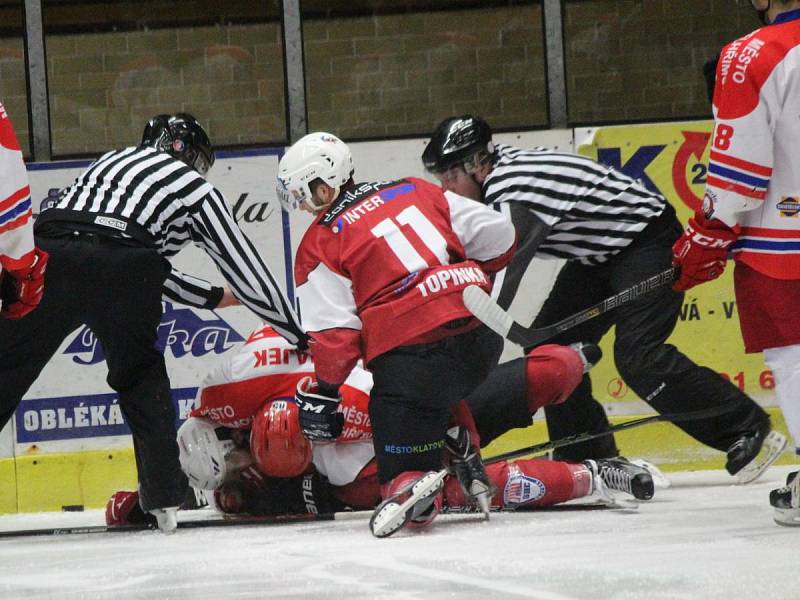 2. liga 2016/2017, osmifinále play-off: SHC Klatovy (červené dresy) - HC Lední Medvědi Pelhřimov 8:3