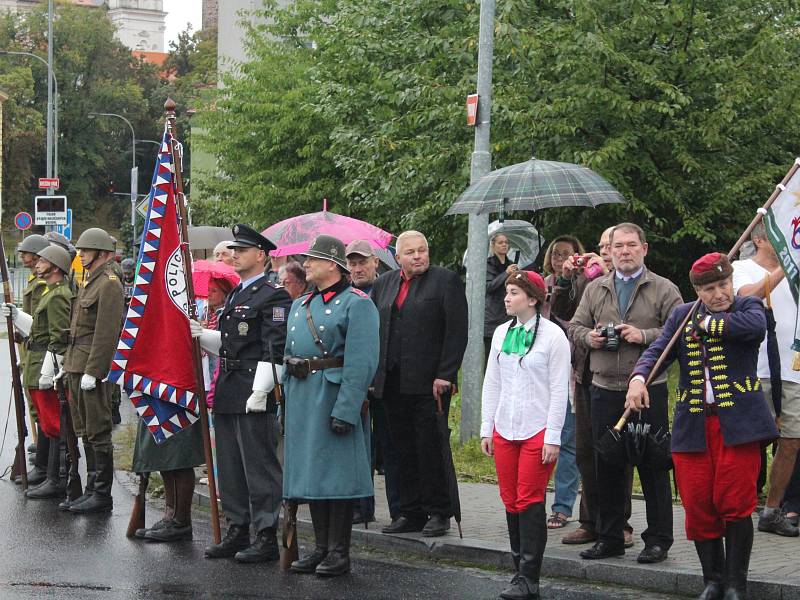 Odhalení pamětní desky na počest klatovským dragounům.