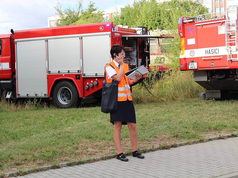 Střet vlaku a osobního auta v Klatovech.