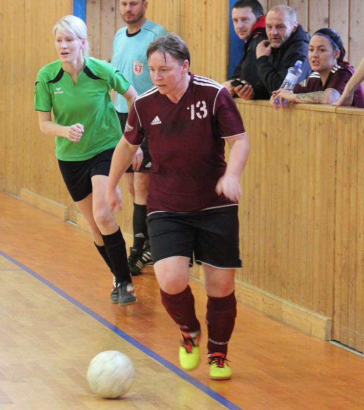 Snímky ze zápasu Chanovice (v červeném) vs. Neznašovy (zelené dresy) a Plánice (oranžové) vs. Dnešice (ve žlutém).