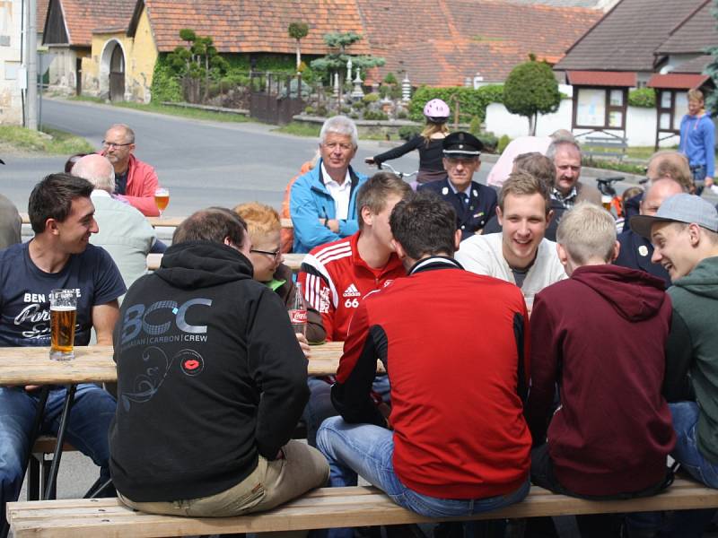 Otevření multifunkčního domu v Dolanech.