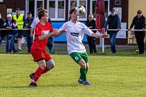 I. A třída (25. kolo): TJ Sokol Mochtín (na snímku fotbalisté v červených dresech) - FC Rokycany B (bílé dresy) 4:8.