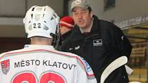 Krajská liga juniorů: HC Klatovy (v bílém) - TJ DDM České Budějovice 7:2.