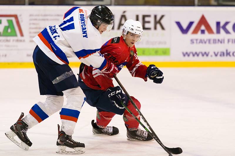 Z archivu letošní sezony: 22. kolo regionální ligy juniorů: HC Rokycany (bílé dresy) - HC Klatovy (červení).