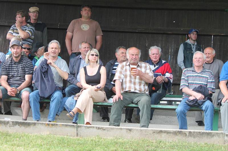 1. A třída: Svéradice (v bílém) - Pačejov 2:1.