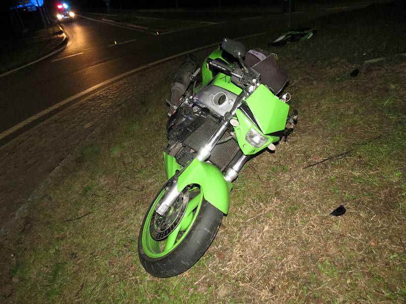 Nehoda motorkáře při honičce s policií v Klatovech.