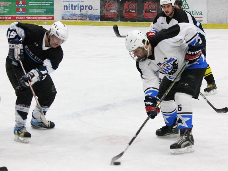 Šumavská liga amatérského hokeje: HC AutoKempf (bílé dresy) - HC Poběžovice 6:1