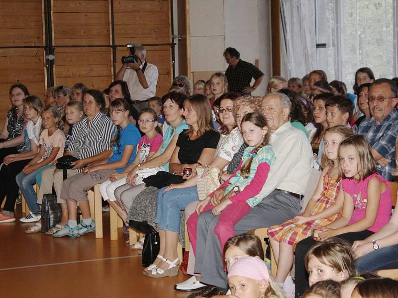 Křest knihy žáků a studentů klatovských škol Z Černé věže bim bam zvon