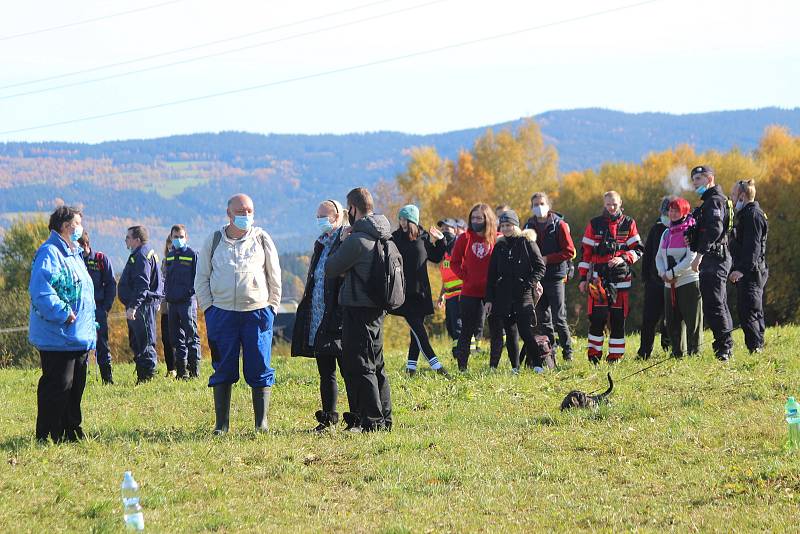 Pátrání po Zdeňkovi Hnízdovi v Hartmanicích.