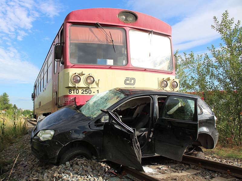 Střet vlaku a osobního auta v Klatovech.