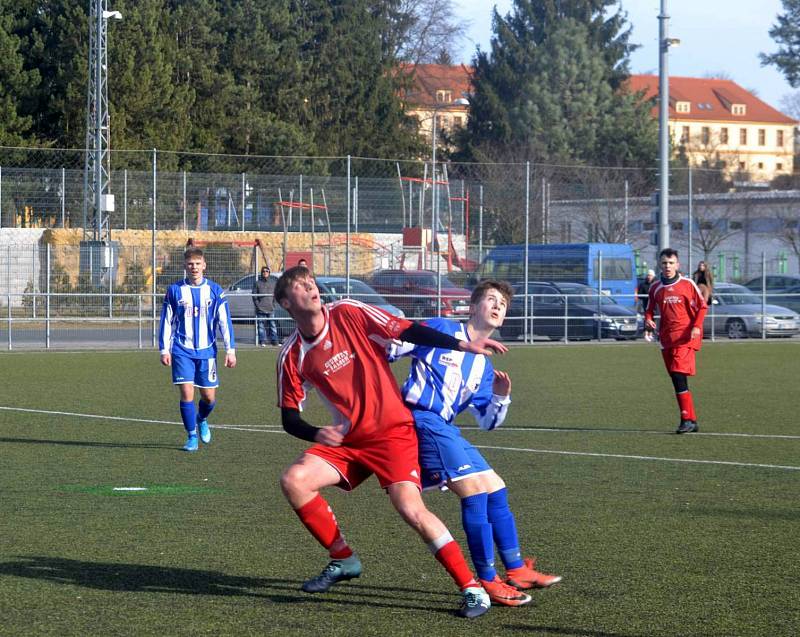 Fotbaloví dorostenci SK Klatovy 1898 (na archivním snímku hráči v červených dresech) přehráli Vejprnice 2:0.