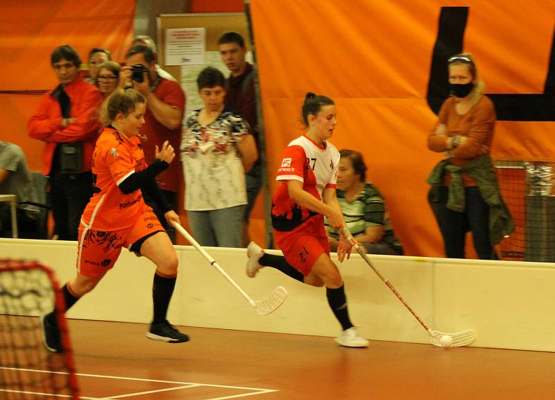 PG 2020 - G14: Sport Club Klatovy (bíločervené dresy) - Tigers Start98 Kunratice (oranžové dresy).