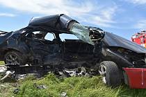 Střet dvou vozů u Velkého Boru, při němž zemřel mladý řidič a další dva lidé byli zraněni.