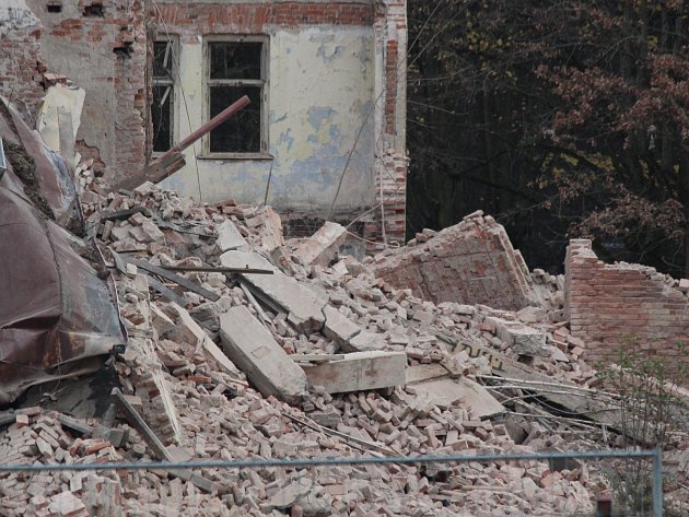 Demolice hotelu Otava v Sušici.