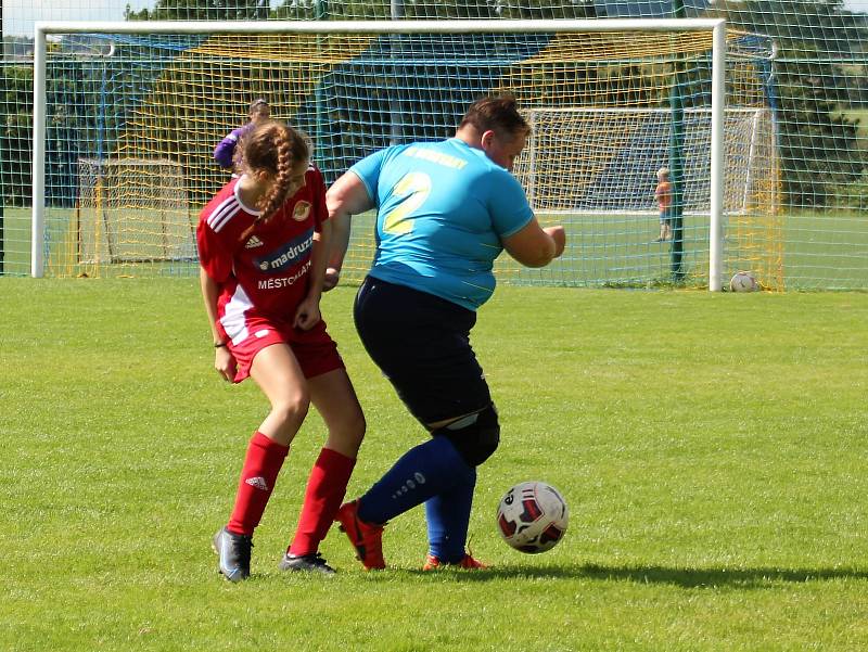 1. kolo divize C ženy: TJ Calofrig Borovany – SK Klatovy 1898 (na snímku fotbalistky v červených dresech) 2:7