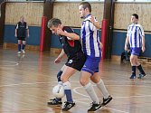 Klatovská Zimní amatérská liga mužů: Panters (v pruhovaném) - Tučňáci 1:2.