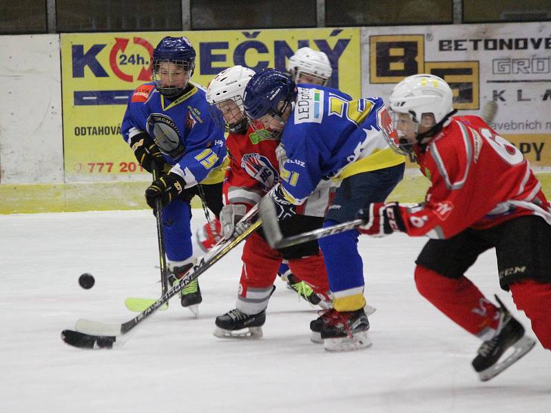 Liga mladších žáků v hokeji HC Klatovy (červení) - TJ Lokomotiva Veselí nad Lužnicí.