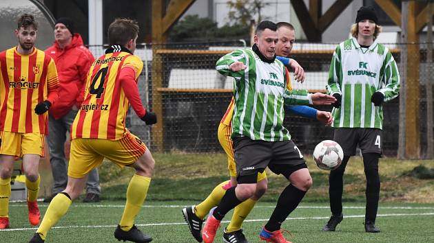 Fotbalisté FK Svéradice (na archivním snímku hráči v zelenobílých dresech) remizovali v osmém pokračování letošního ročníku krajské I. B třídy s TJ Sokol Blovice 0:0.