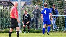 Fotbalisté TJ Měcholupy (na archivním snímku hráči v černých dresech ze zápasu letošní sezony proti SK Bolešiny) porazili oslabené Kasejovice 4:1.