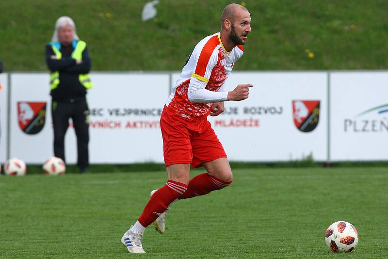 23. kolo KPM: Slavia Vejprnice - START Tlumačov (žlutí).