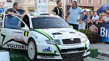 Posádky při předstartovní show a na tratích Rally Agropa