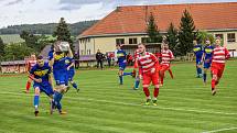 5. kolo OPM: FC Švihov (na snímku fotbalisté v červenobílých dresech) - TJ Sokol Chudenice (modří) 2:2 (2:0).