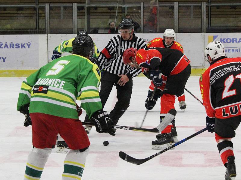 Strakonický hokejový přebor 2017/2018: semifinále play-off Luby (černooranžové dresy) - Drahonice