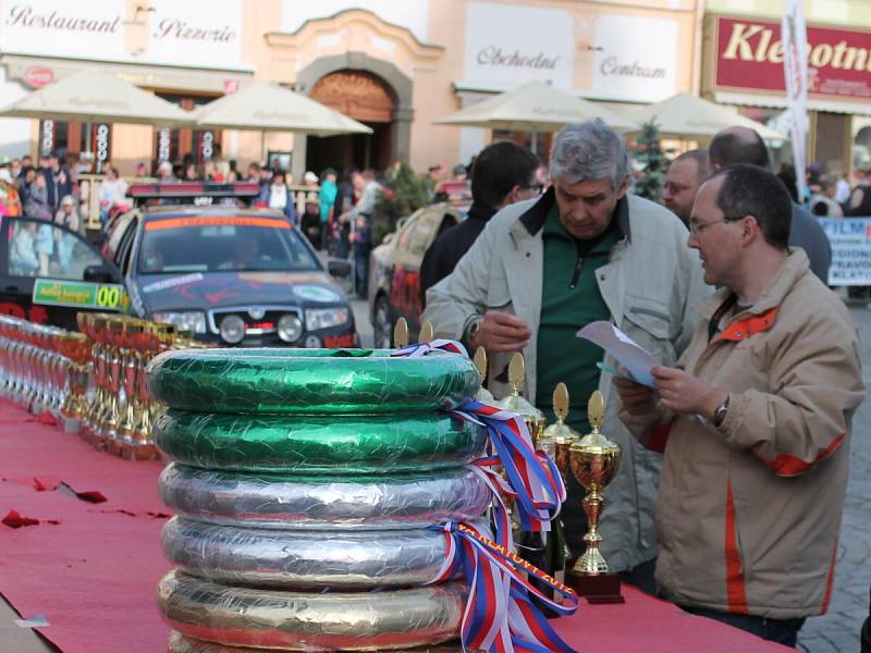 Cílová rampa 47. Rallye Šumava Klatovy.