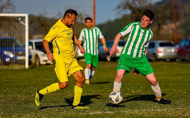 Z archivu: Fotbalisté FK Budětice 2012 (žlutí) zvládli velice náročný souboj na půdě Železné Rudy, kde ve 4. kole III. třídy zvítězili 4:3.